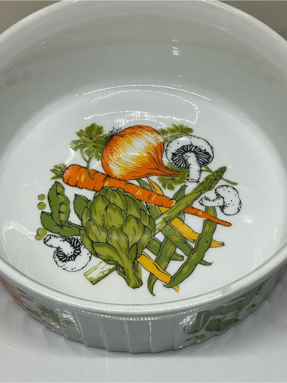 Casserole Dish 8 in Styson Round Vegetable Glossy Oven-to-Table Japan